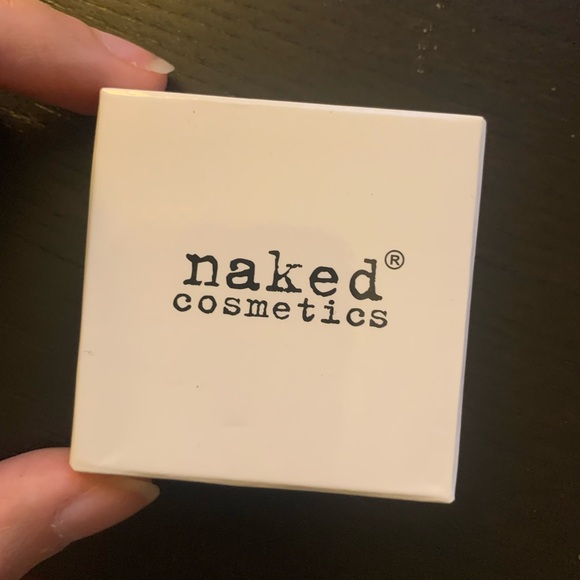 Naked Cosmetics Pressed Pigment Eyeshadow - Picture 2 of 3